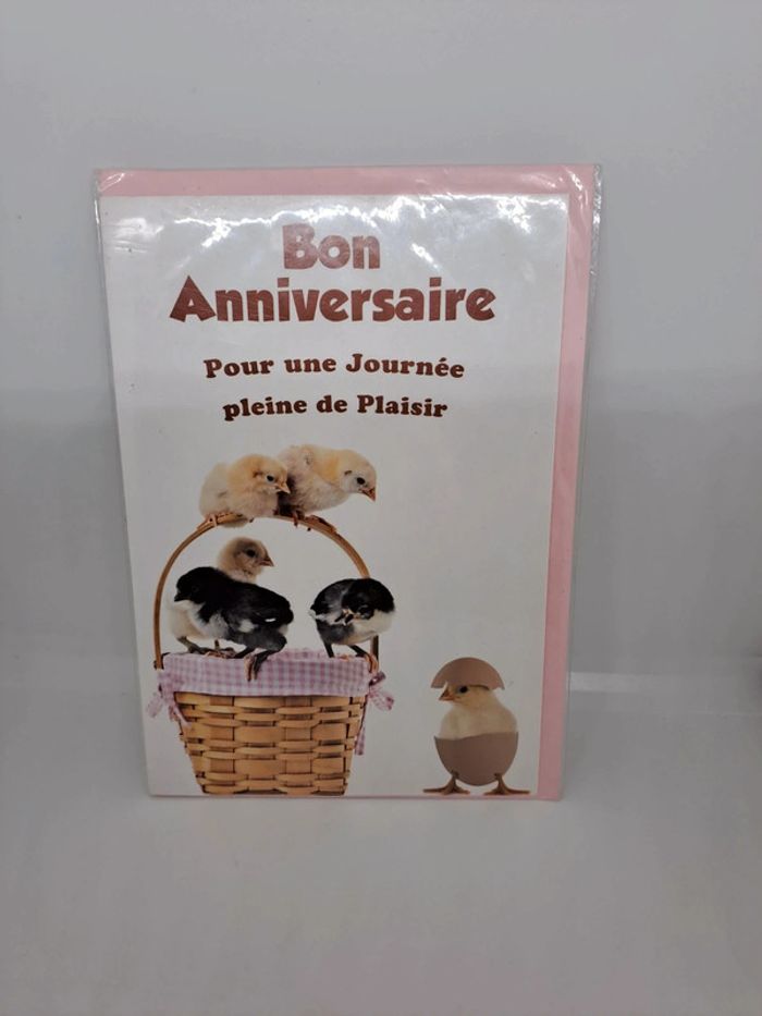 Carte postale avec son enveloppe.
11,5x17cm.
NEUVE. Poussins panier