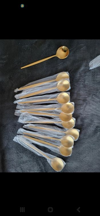 10 cuillères dorées