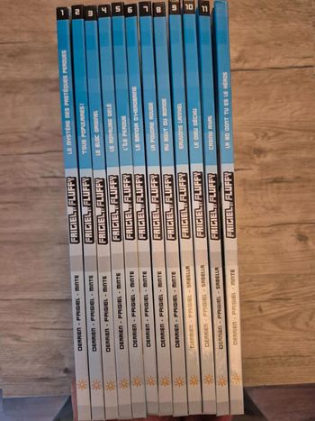 Lot de 12  bandes dessinées Frigiel et  Fluffy