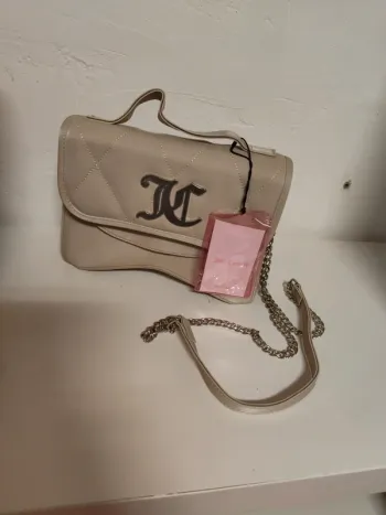 Sac a main beige satiné Juicy Couture