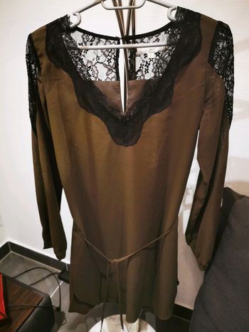 Tunique kaki taille S avec dentelle