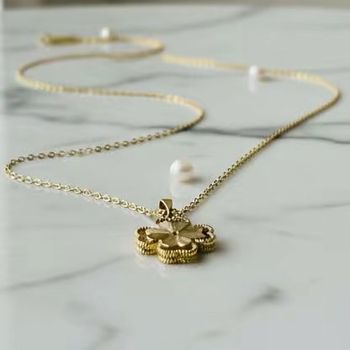 Collier seliana