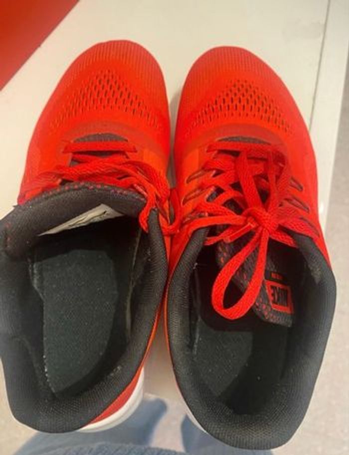 Basket Nike free fun rouge et noir - photo numéro 5