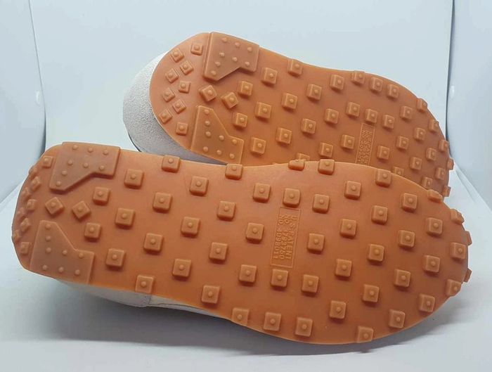 Baskets Nike neuves jamais portées dans leur boîte d'origine taille 37.5 - photo numéro 6
