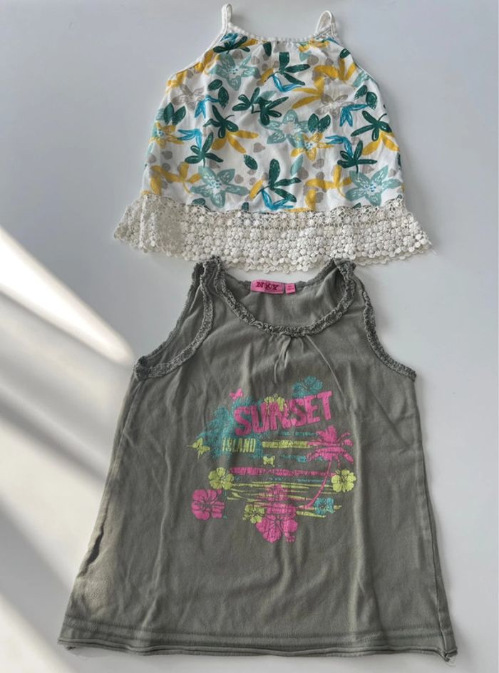 Lot 2 tshirts 8 ans