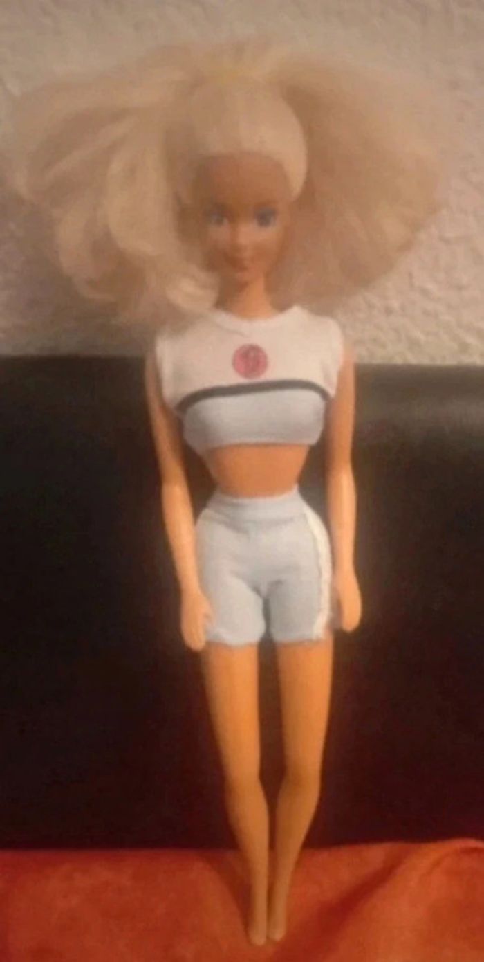 Barbie habillée en short et débardeur assorti, Mattel