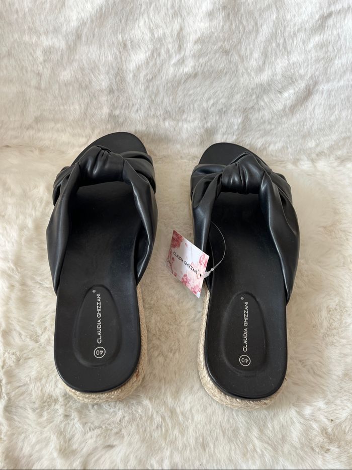 Sandales, claquettes noires pointure 40 - photo numéro 5