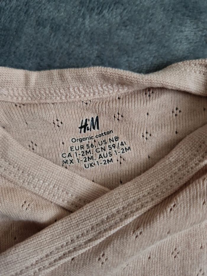 Lot 4 bodies 1-2mois 56cm très bon état H&M - photo numéro 5