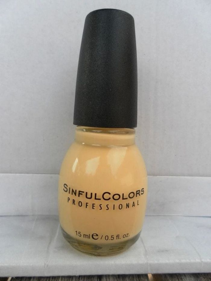 vernis jaune pastel
