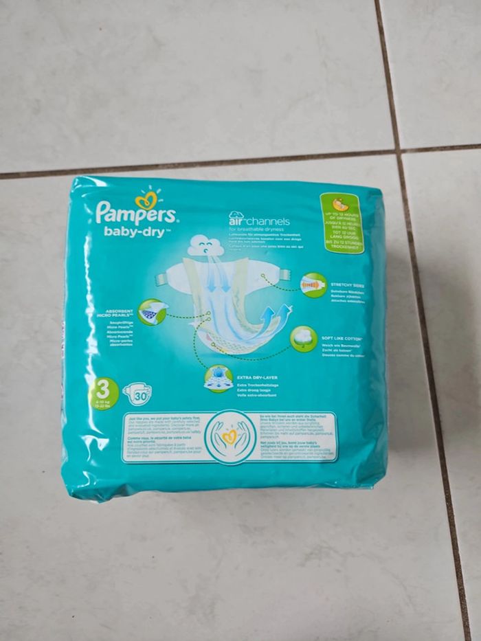 Paquet de 30 couches taille 3 Pampers Neuf - photo numéro 3