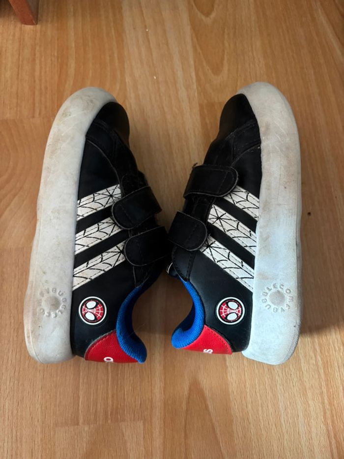 Chaussures Adidas Spider-Man Taille 27 – Style Marvel pour Super-Héros en Herbe - photo numéro 4