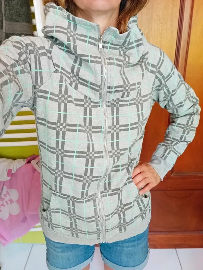 Sweat femme gris a carreaux Fishbone