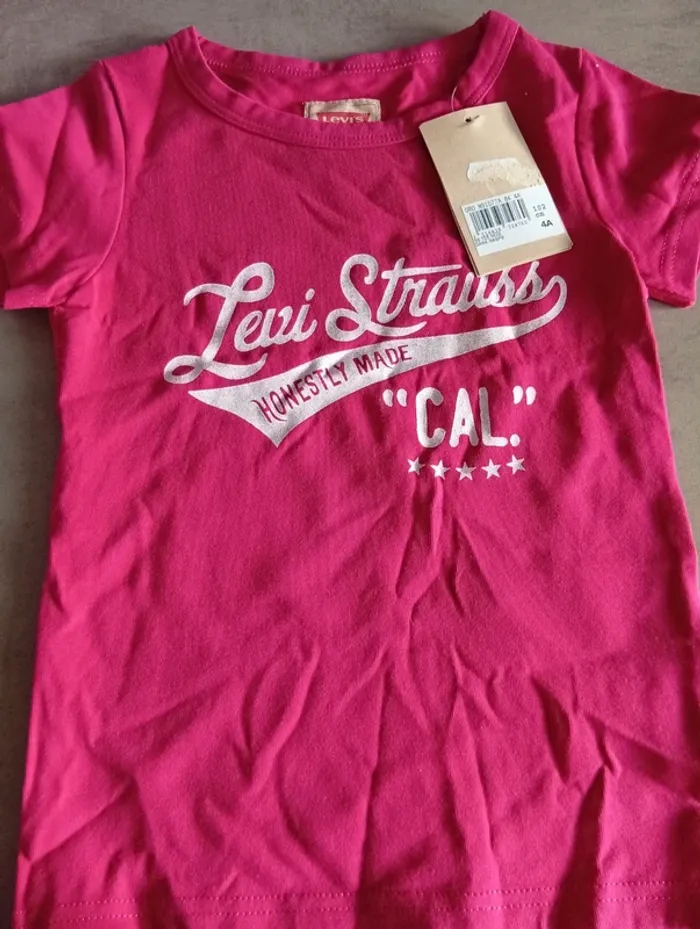 T-shirt Levi's taille 4ans - photo numéro 3