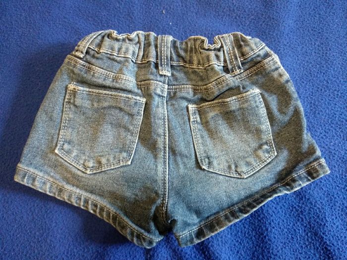 Short en jean fille taille 4 ans - photo numéro 2