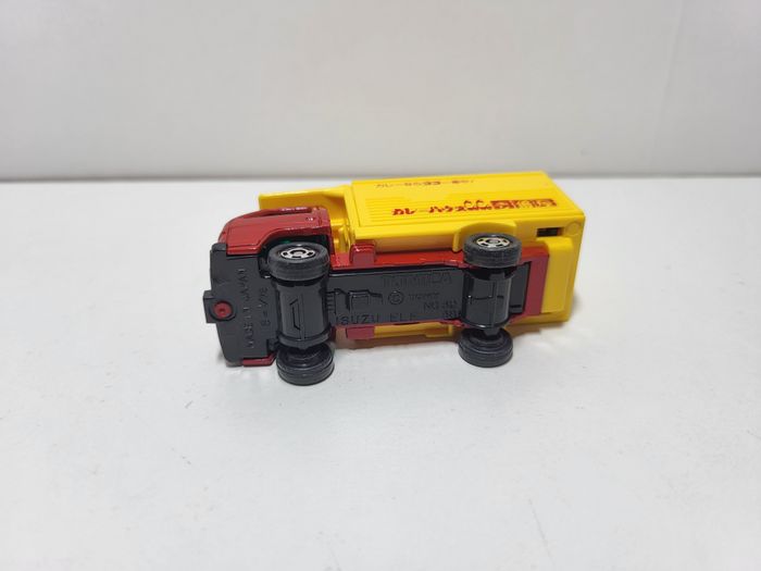 Tomica Isuzu Camion - photo numéro 4
