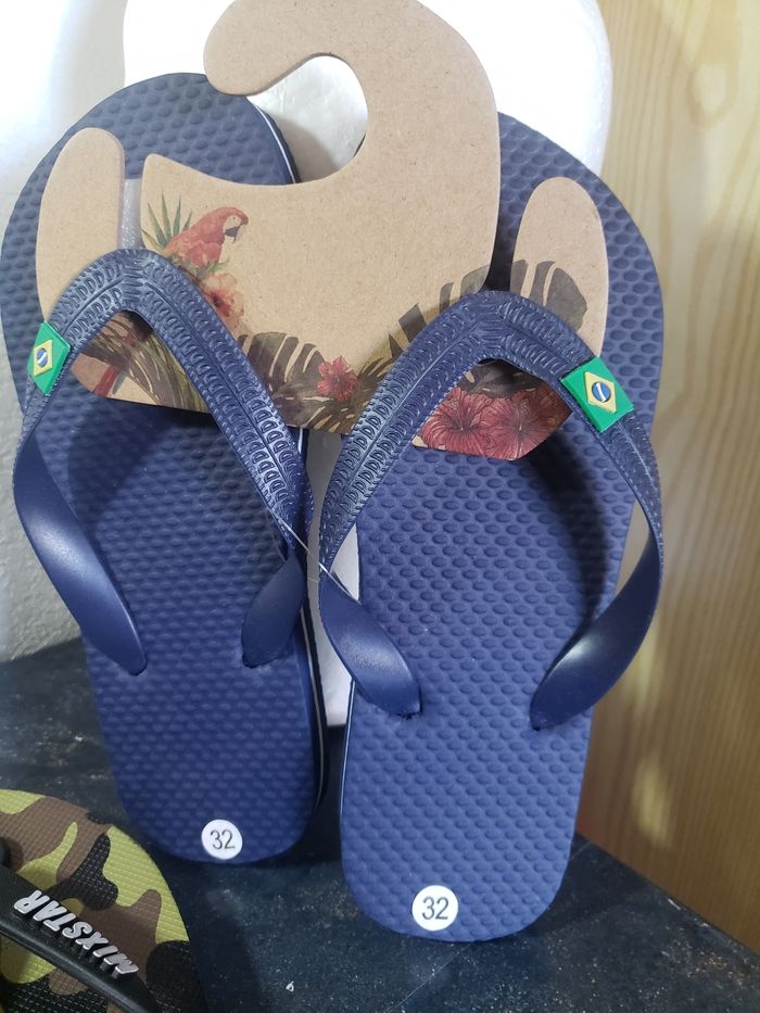 Deux paires de tongs garçons - photo numéro 3