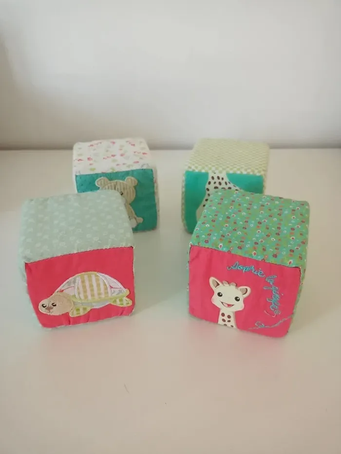 4 cubes d'éveil Sophie la girafe