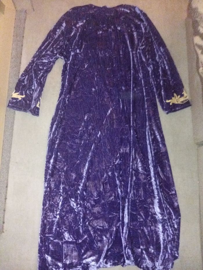 🌺 belle robe de nuit en velours violet et brodée seulement 8 eur 🌺 - photo numéro 3