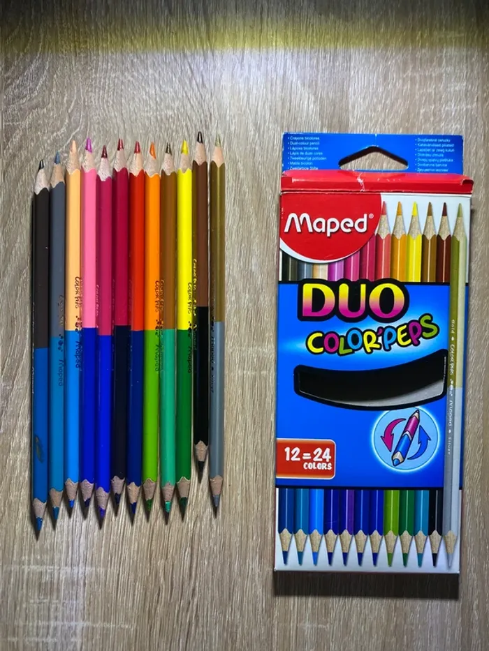 Crayons de couleurs bicolores