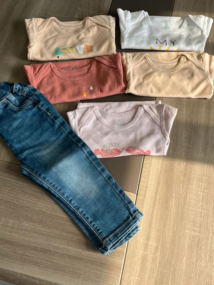 Lot bodys 18 mois MC + jean slim 18 mois - photo numéro 2