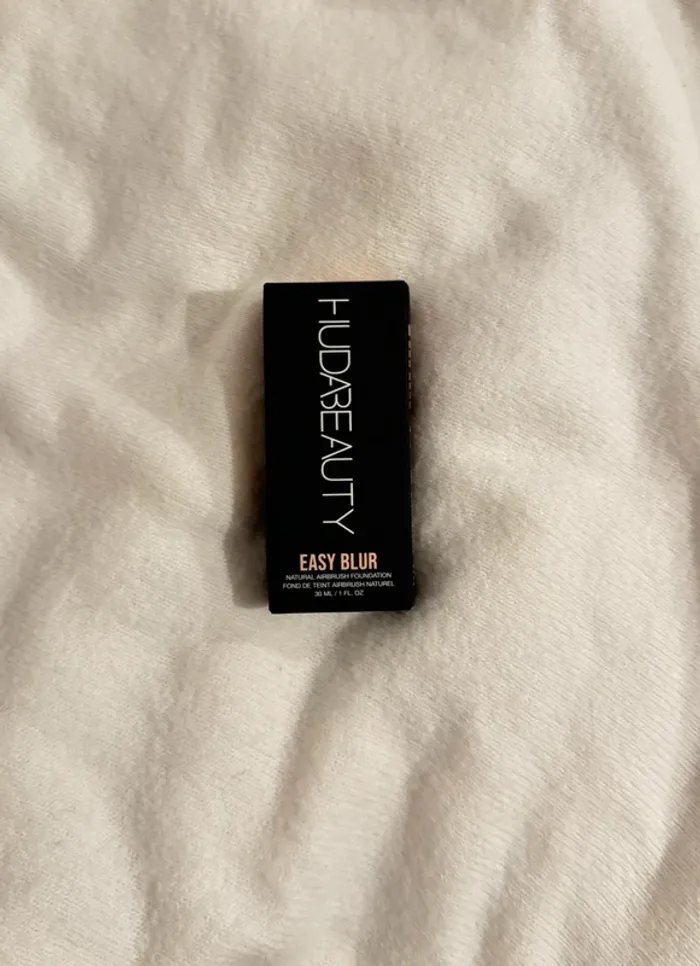 Font de teint easy blur Hudabeauty