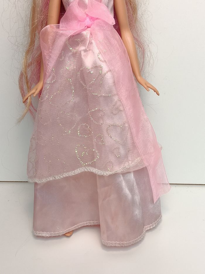 Poupée mattel barbie tenue reine du bal de promo
Poupée et ensemble compris - photo numéro 3