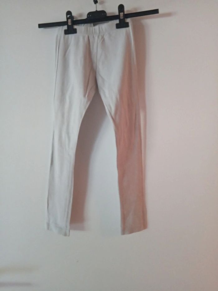Joli legging blanc. 4 ans