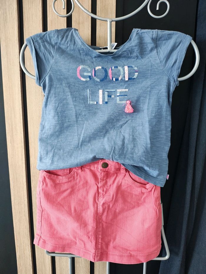 5 ans ensemble été teeshirt Okaïdi et jupe tape a l œil