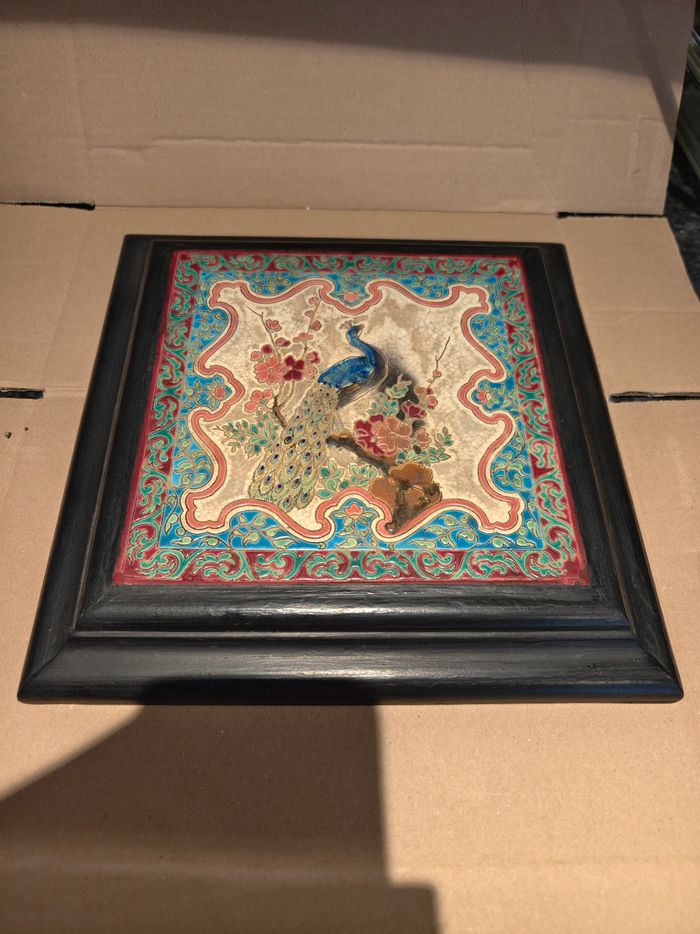 Dessous de plat en émaux de Longwy paon