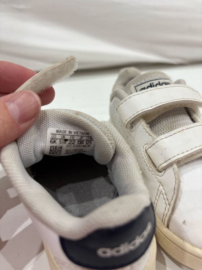 Baskets adidas taille 22 - photo numéro 5