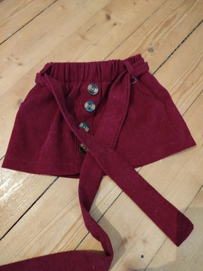 Jupe bordeaux 6 mois