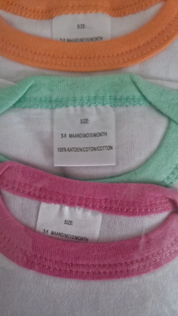 Lot de 7 bodys manches courtes. - photo numéro 3