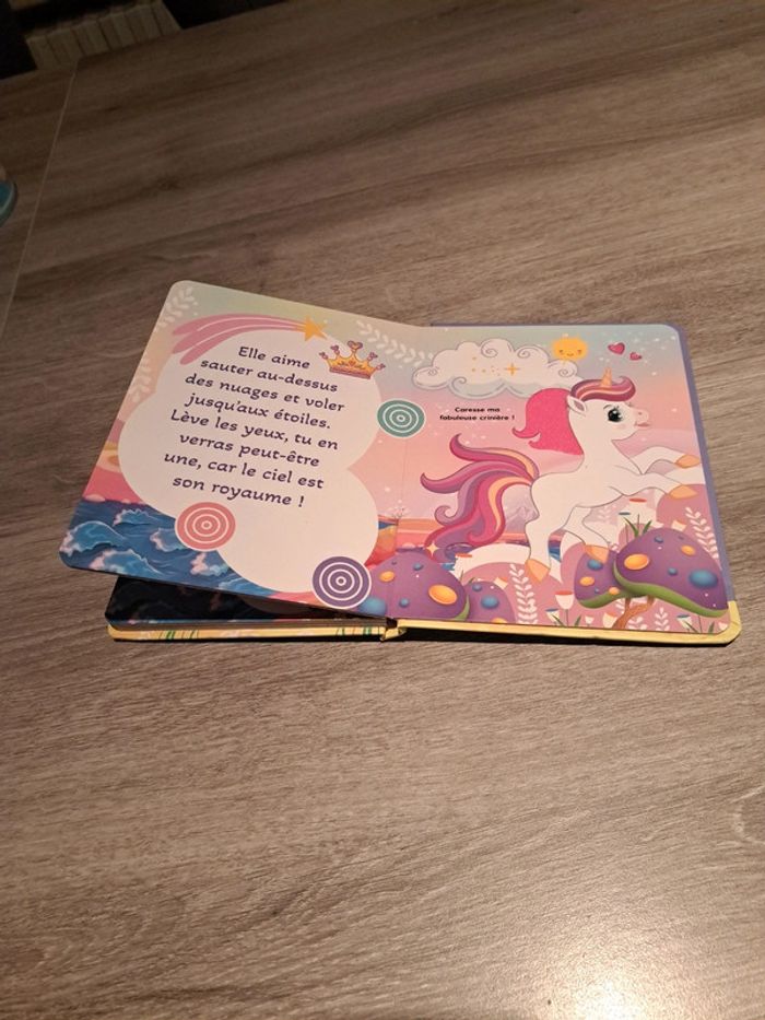 Licornes magiques Livre scintillant à caresser - photo numéro 6