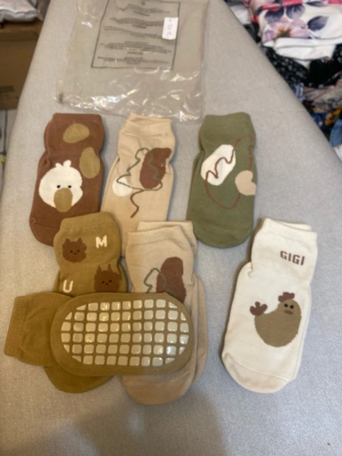 Lot de 6 paires de chaussettes antidérapantes divers coloris 9/12 mois neuves - n90i