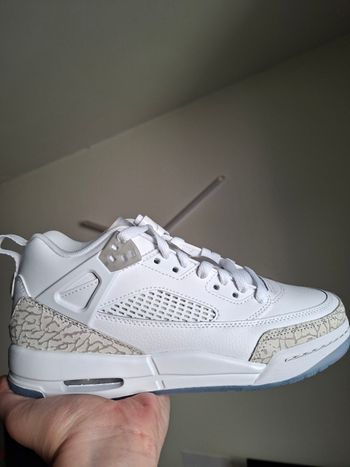 Jordan spizike blanc et gris taille 38.5 neuf