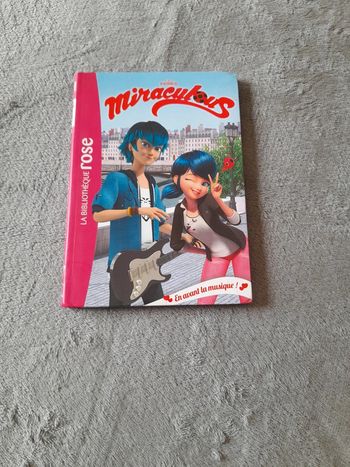 Livre miraculous En avant la musique !