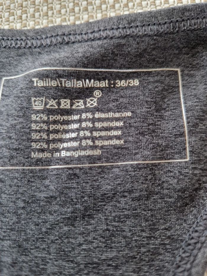 Lot de leggings et T-chirts. đ - photo numĂ©ro 3