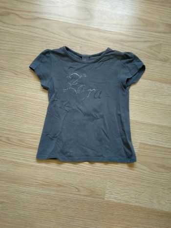 Tee shirt gris. Filles . ZARA .
Taille 3 4 ans