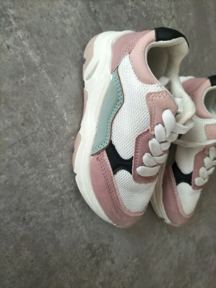 Baskets taille 25 - photo numéro 2