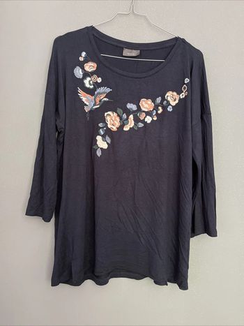 Haut Tshirt Brodé bleu marine Yessica C&A TM