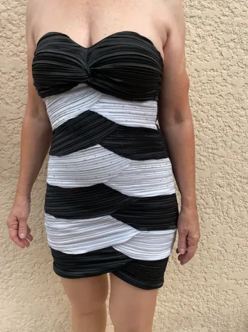 Robe bustier noire et blanche