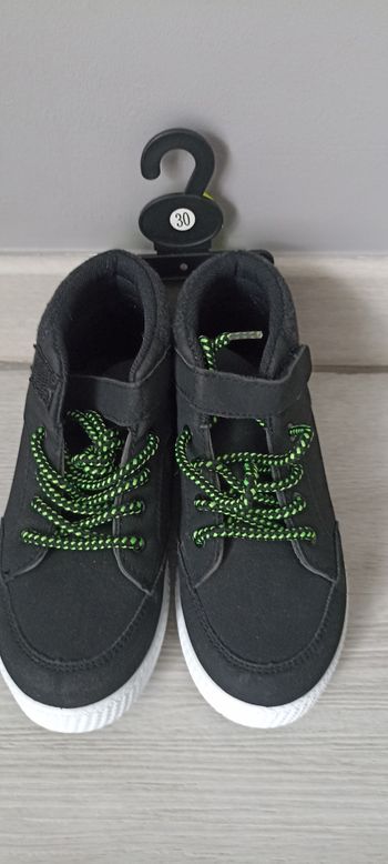 Chaussures basket montantes neuves 30
