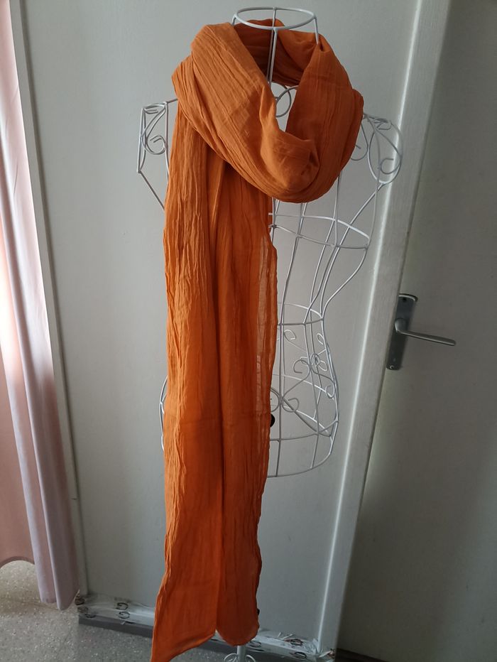Écharpe "Orange™" éclatante - La touche de couleur qu'il vous faut ! - photo numéro 4