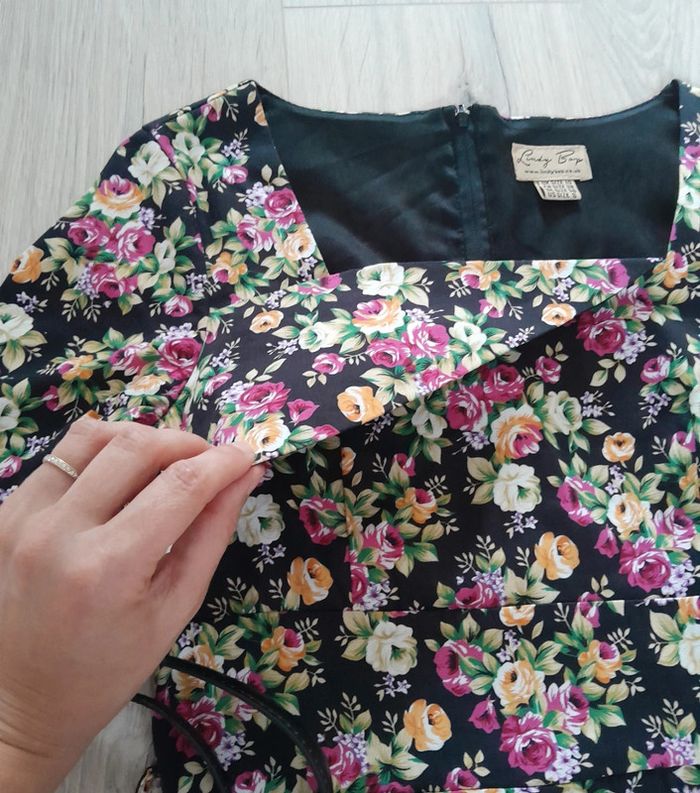 Robe Lindy Bop t.38 fleurie et ceinture - photo numéro 5