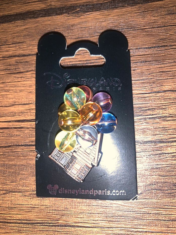 Pin’s la haut Disneyland Paris