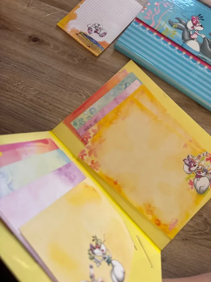 Énorme lot papiers à lettre - photo numéro 3