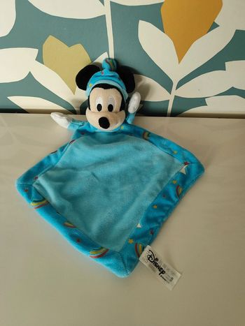 Doudou plat Mickey Disney nicotoy simba toys Kiabi