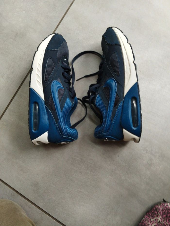 Baskets Nike air max ivo GS 36,5 - photo numéro 5