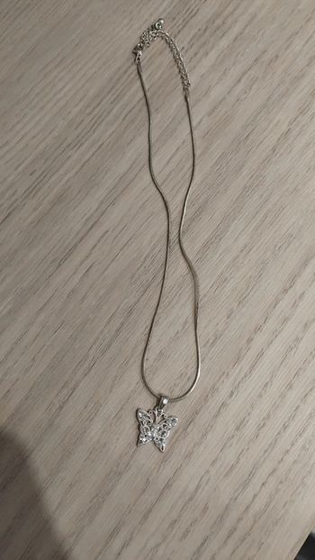 Collier papillon avec strass