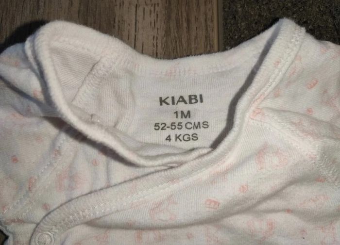 Lot 5 bodies manches courtes taille 1 mois - photo numéro 5